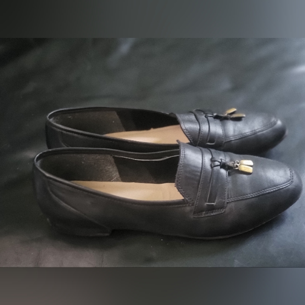 8 M Enzo Angiolini VINTAGE Liberty black leather flat loafers tassel  slip on